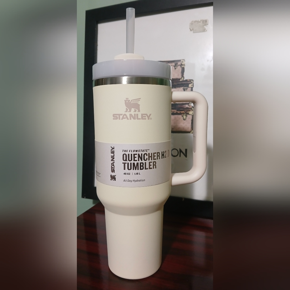 NEW Stanley Quencher 40 oz Tumbler
